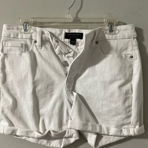 Banana Republic size 4, curvy 4” white shorts. EUC